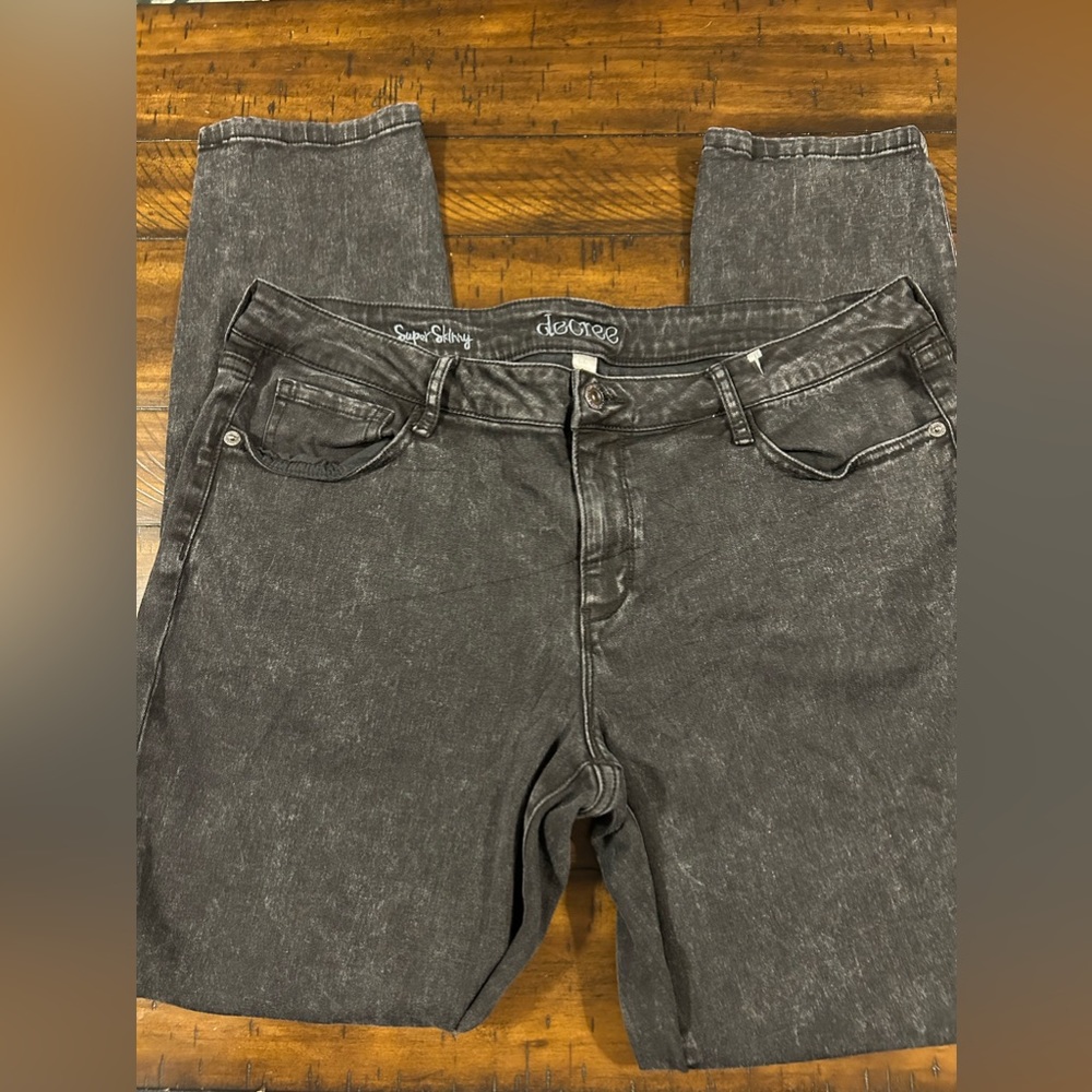 Decree‎ Super Skinny Washed Black Distressed Denim Jeans in Juniors 17
